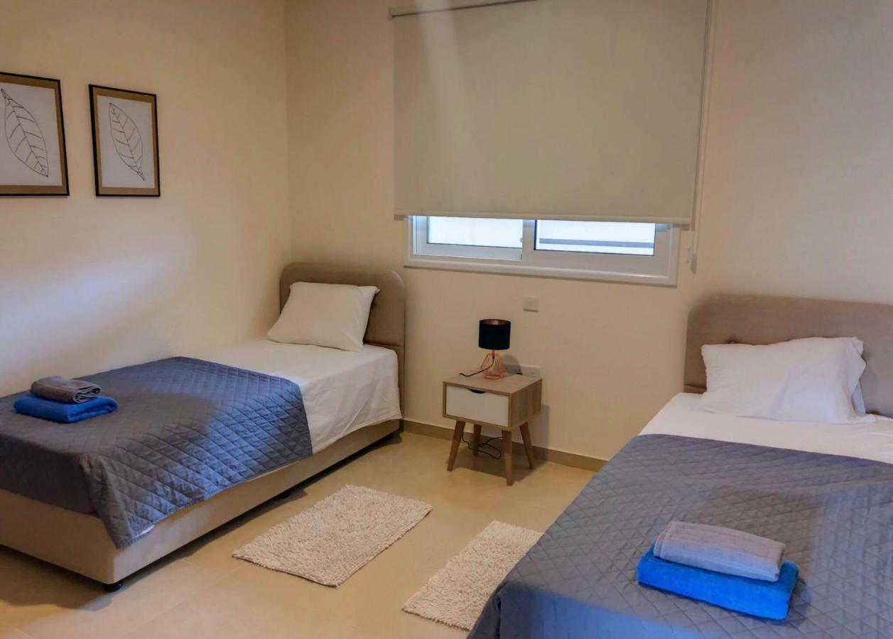 Mythical Sands Luxury Apartment Paralimni Bagian luar foto